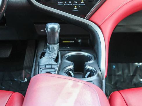 Used 2022 Toyota Camry XSE FWD image 14