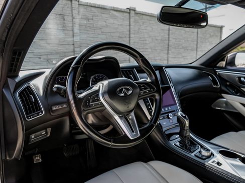 Used 2017 INFINITI Q60 3.0t w/ Cargo Package RWD image 3