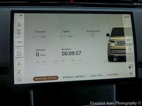 Used 2025 Land Rover Range Rover SV image 32