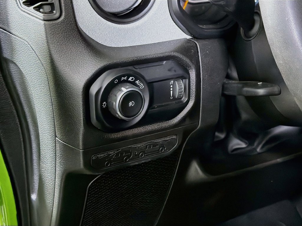 Used 2025 Jeep Wrangler Sport AWD/4WD image 13