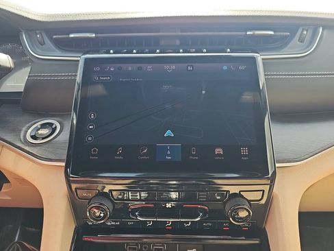 Used 2023 Jeep Grand Cherokee Limited AWD/4WD image 22