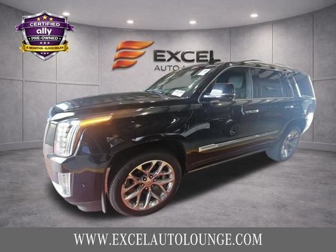 Used 2017 Cadillac Escalade Platinum AWD/4WD image 1