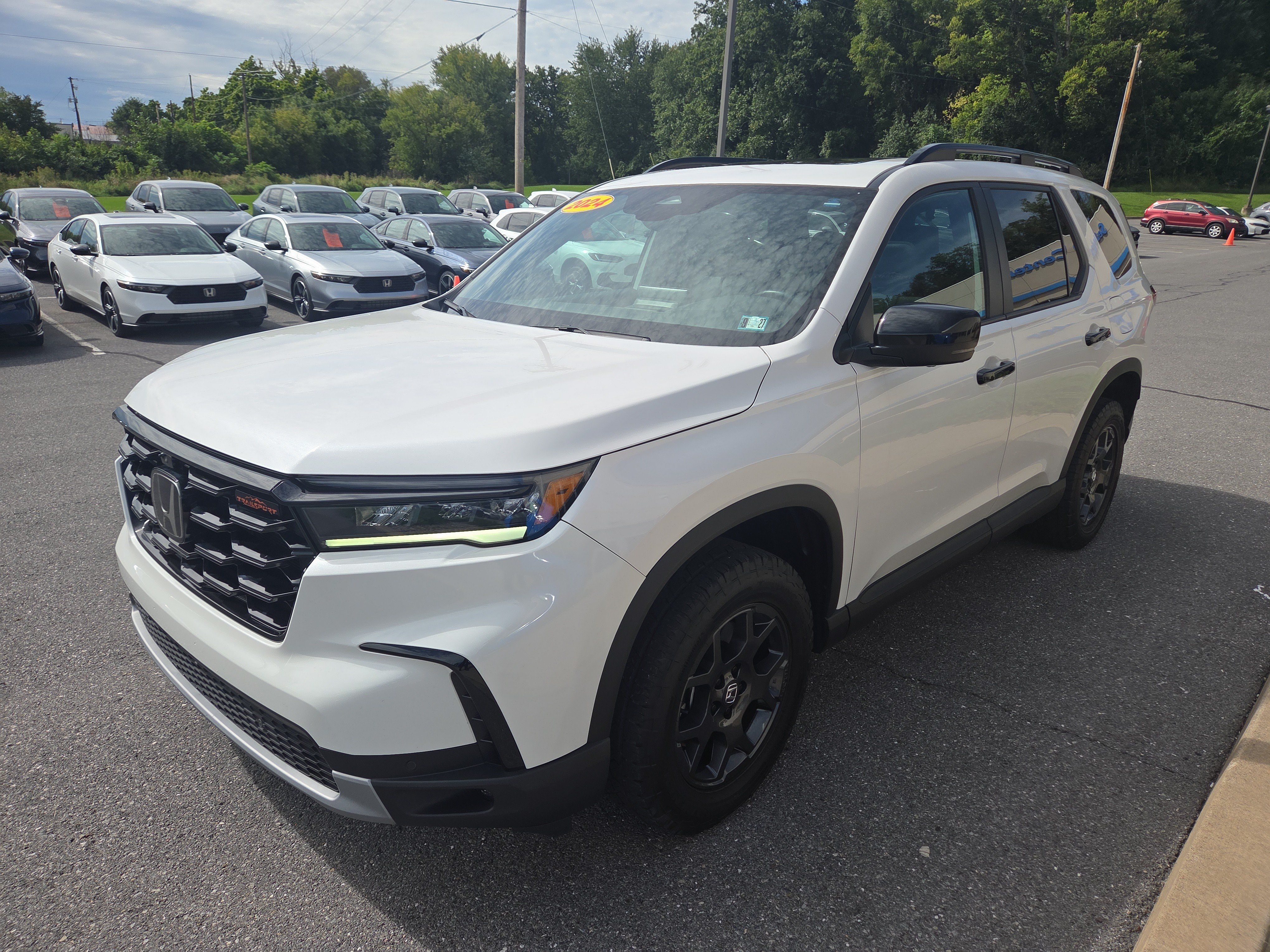 Used 2024 Honda Pilot TrailSport image 8