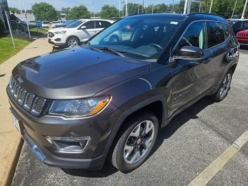 Used 2018 Jeep Compass Limited w/ Navigation Group AWD/4WD image 2