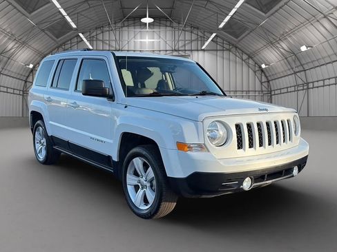 Used 2014 Jeep Patriot Limited w/ Sun/Sound Group image 7