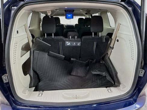 Used 2018 Chrysler Pacifica Touring Plus w/ Tire & Wheel Group FWD image 25