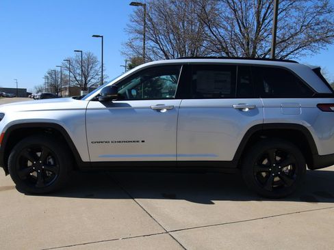 New 2026 Jeep Grand Cherokee Limited image 17