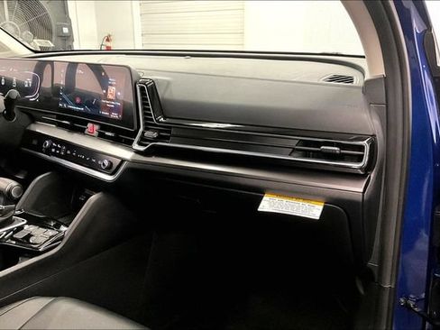 Used 2025 Kia Sportage EX FWD image 18