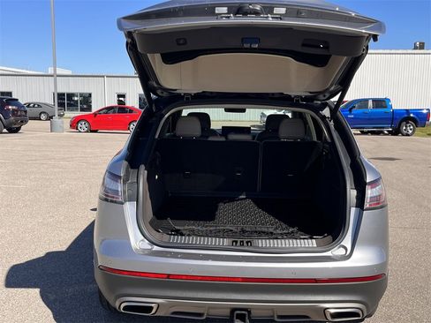 Used 2021 Lincoln Nautilus Reserve w/ Equipment Group 201A image 9