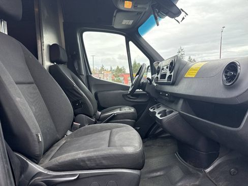 Used 2019 Mercedes-Benz Sprinter 144 image 16