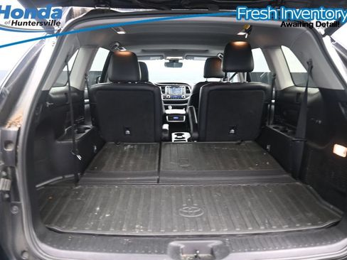 Used 2019 Toyota Highlander SE w/ Nightshade Edition AWD/4WD image 12