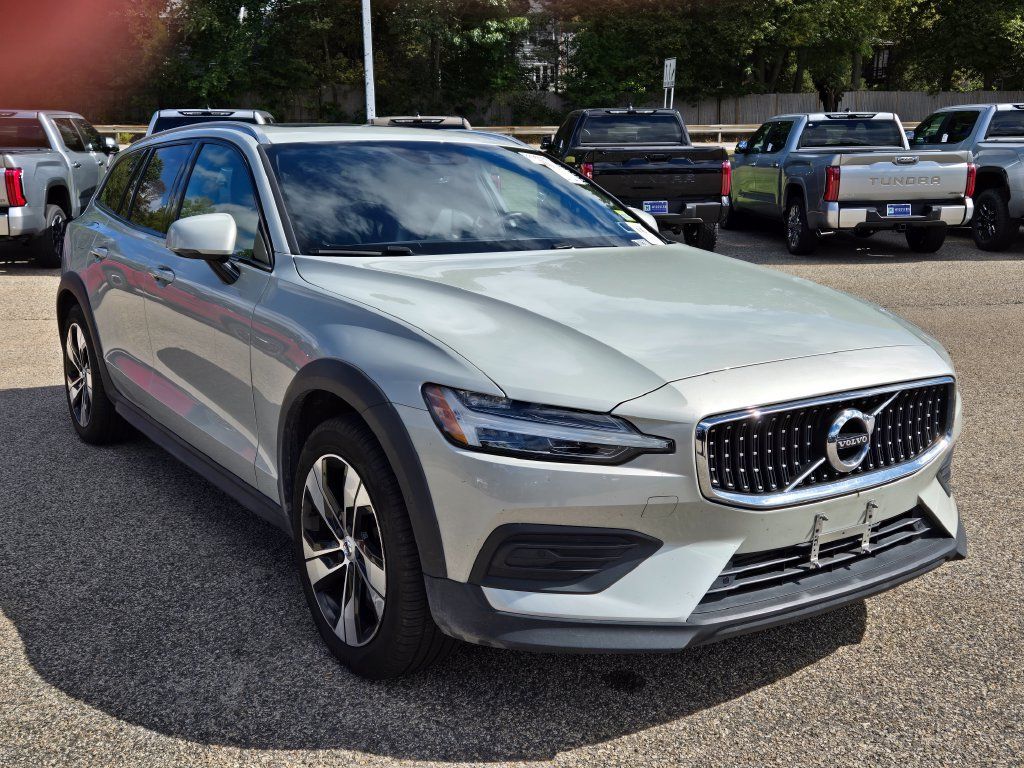 Used 2020 Volvo V60 T5 Cross Country w/ Protection Package Premier AWD/4WD image 8