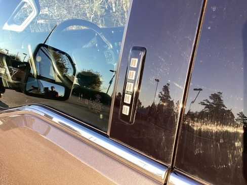 Used 2023 Ford F250 Lariat w/ Chrome Package image 17