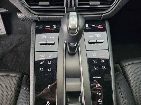 Used 2024 Porsche Macan S AWD/4WD image 30