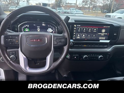 Used 2022 GMC Sierra 1500 SLT w/ X31 Off-Road Package image 10