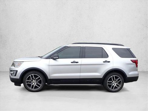 Used 2017 Ford Explorer Sport w/ Equipment Group 401A AWD/4WD image 2