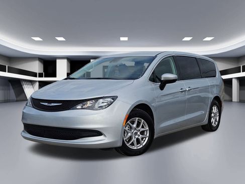 Used 2023 Chrysler Voyager LX image 1