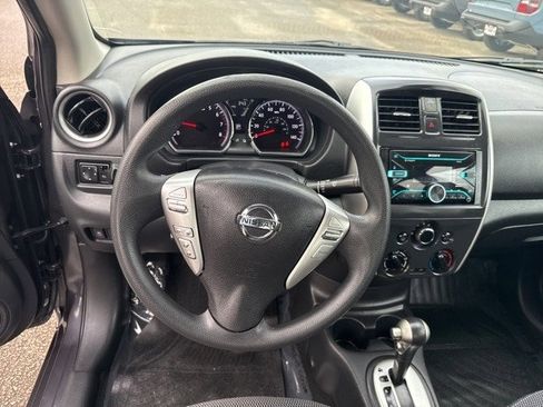 Used 2015 Nissan Versa SV image 15