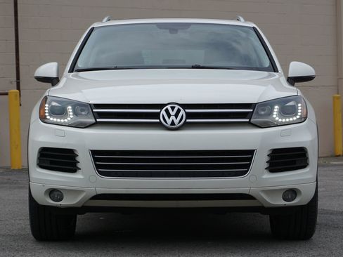 Used 2012 Volkswagen Touareg TDI AWD/4WD image 2