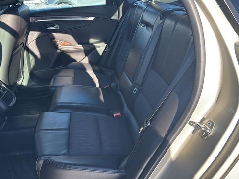 Used 2015 Chevrolet Impala LT w/ Convenience Package image 11