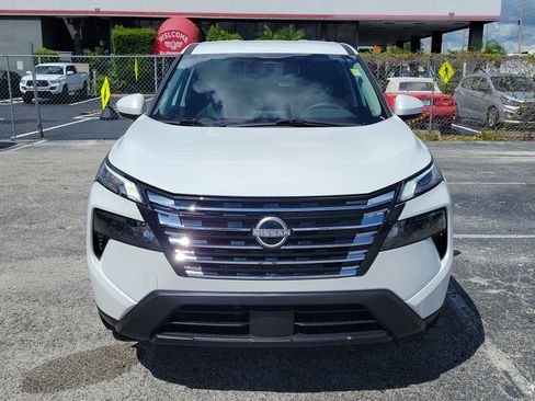 Certified 2025 Nissan Rogue SV FWD image 2