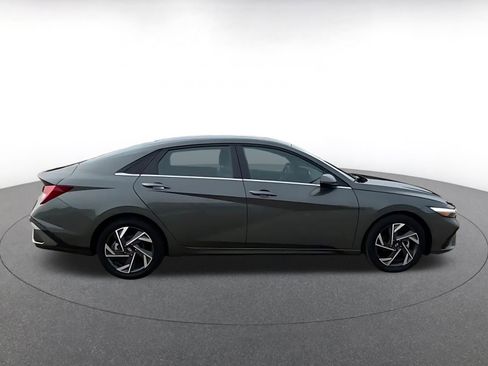 Used 2025 Hyundai Elantra Limited image 16