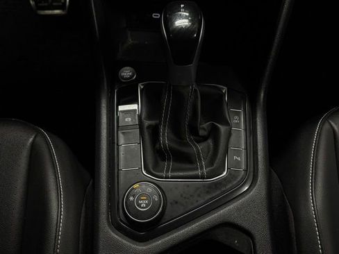 Used 2022 Volkswagen Tiguan SE R-Line image 31