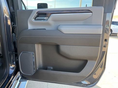 Used 2024 GMC Sierra 2500 SLT w/ SLT Premium Package image 47