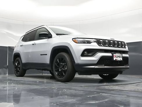 Used 2026 Jeep Compass Latitude AWD/4WD image 58