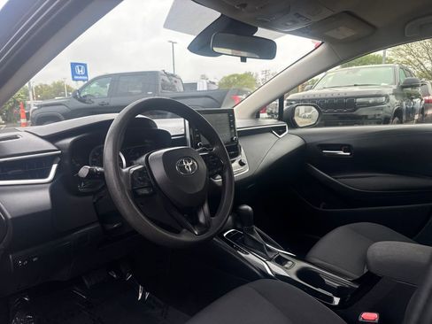Used 2020 Toyota Corolla LE FWD image 13