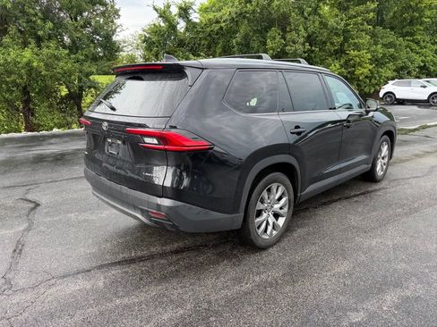 Used 2024 Toyota Grand Highlander AWD image 3