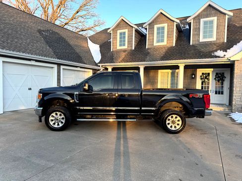 Used 2020 Ford F350 XLT w/ FX4 Off-Road Package image 3