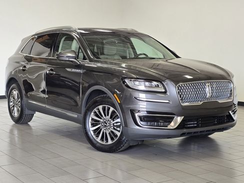 Used 2020 Lincoln Nautilus Reserve image 2