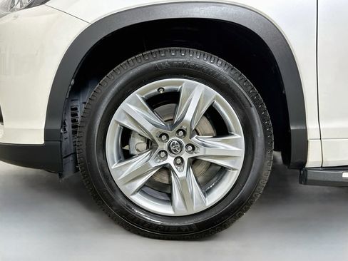 Used 2018 Toyota Highlander Limited FWD image 38