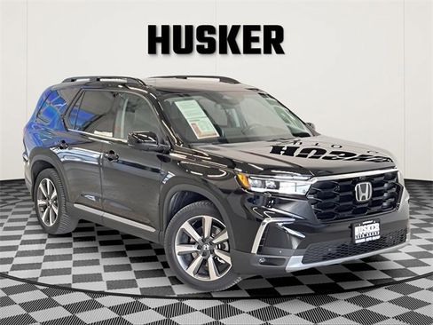 Used 2025 Honda Pilot Elite image 1