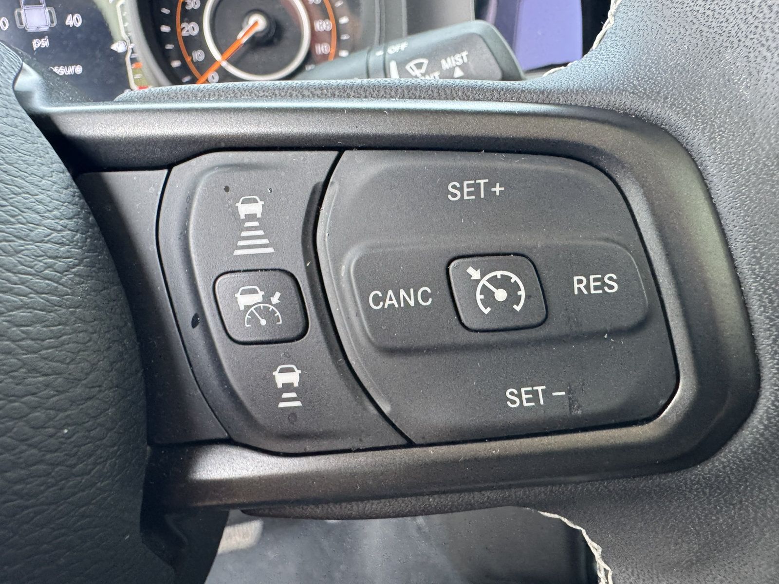 Certified 2025 Jeep Gladiator Mojave w/ Convenience Group AWD/4WD image 31