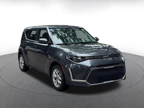 Used 2025 Kia Soul LX w/ LX Technology Package FWD image 3