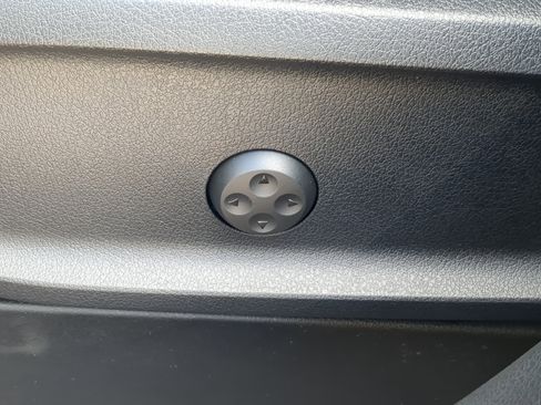 Certified 2025 Mercedes-Benz GLB 250 image 21