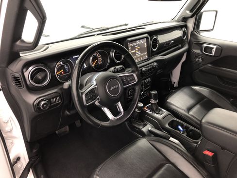 Used 2020 Jeep Wrangler Unlimited Sahara image 13