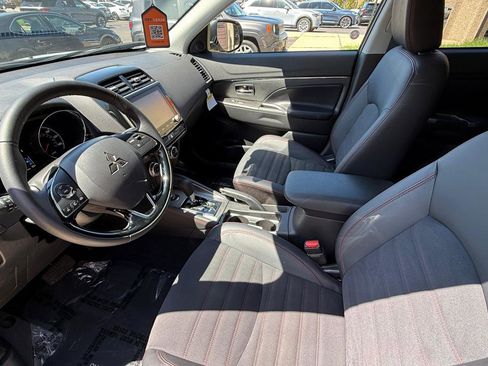Used 2025 Mitsubishi Outlander Sport ES image 9