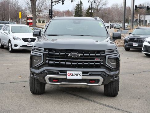 Used 2025 Chevrolet Suburban Z71 AWD/4WD image 2