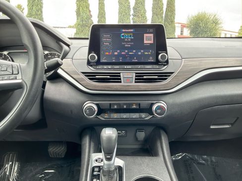 Used 2025 Nissan Altima 2.5 SV FWD image 15