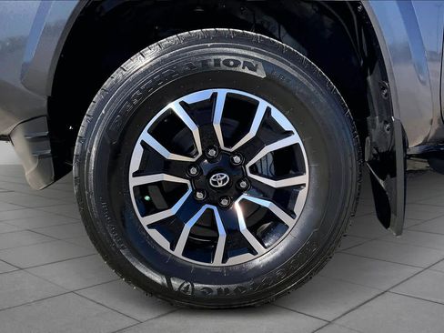 Used 2023 Toyota Tacoma TRD Sport w/ Technology Package image 11