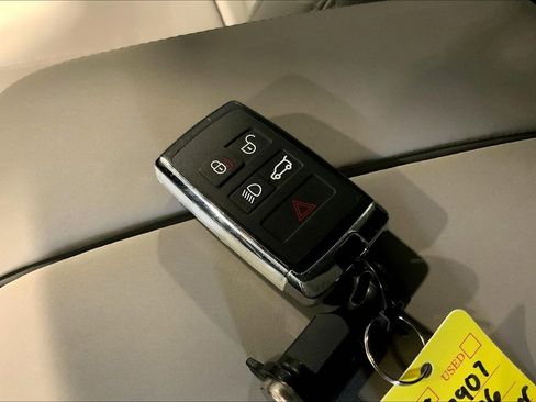 Used 2026 Land Rover Range Rover Velar Dynamic SE image 13