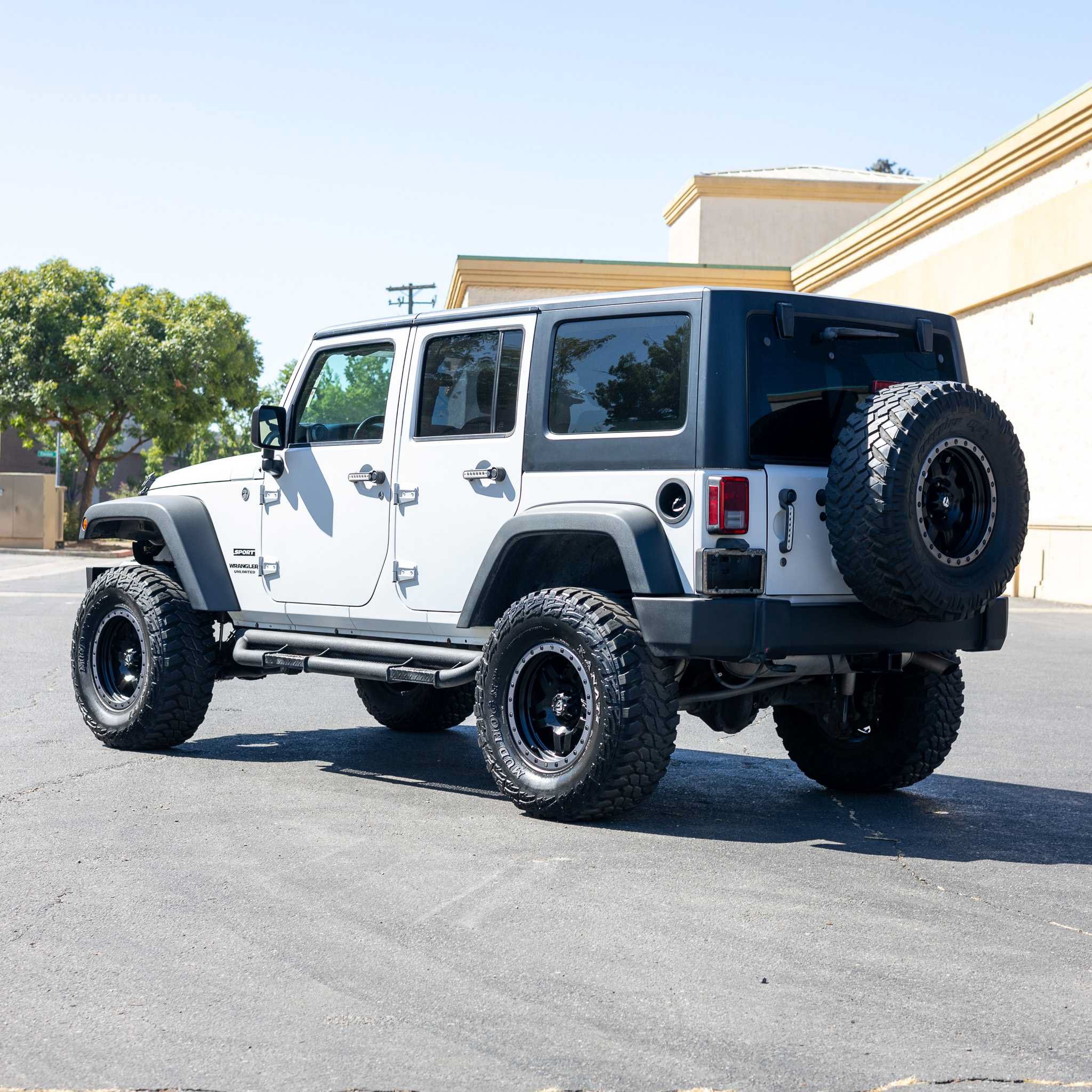 Used 2015 Jeep Wrangler Unlimited Sport w/ Connectivity Group AWD/4WD image 5