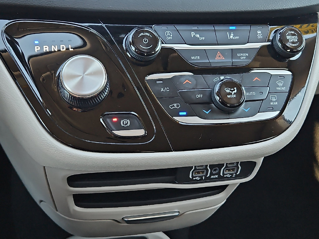 Used 2024 Chrysler Pacifica Touring-L FWD image 26