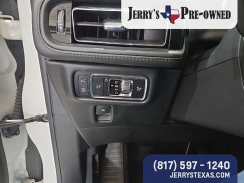 Used 2022 Lincoln Nautilus FWD w/ Premium Package image 12