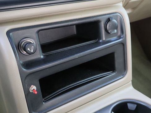 Used 2006 Chevrolet Silverado 2500 LT w/ Heavy-Duty Power Package image 18