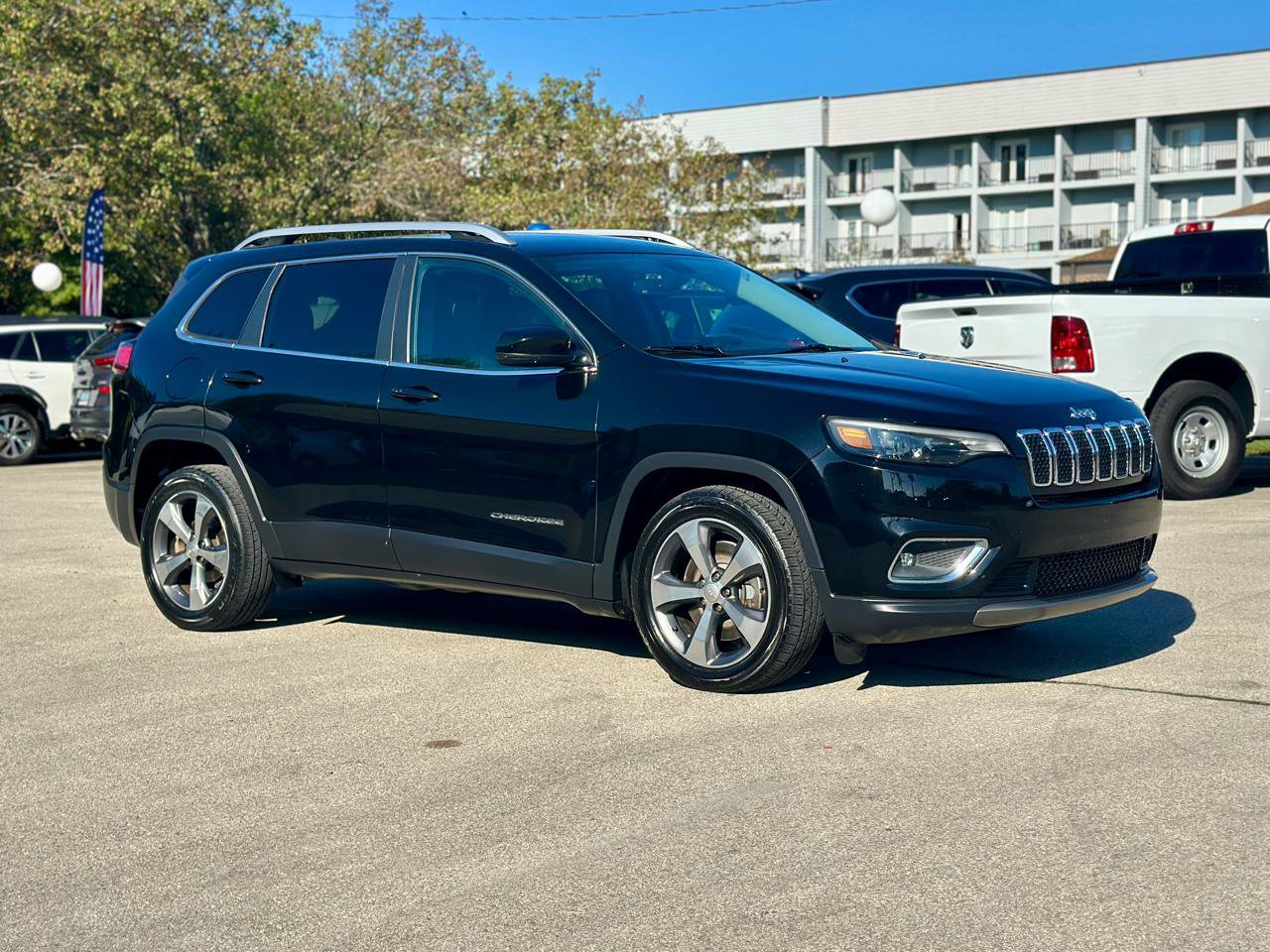 Used 2019 Jeep Cherokee Limited FWD image 40
