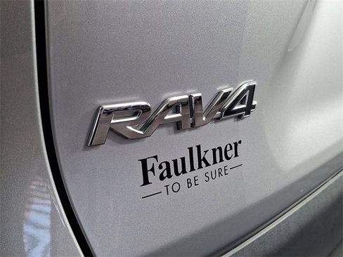Used 2022 Toyota RAV4 XLE image 28